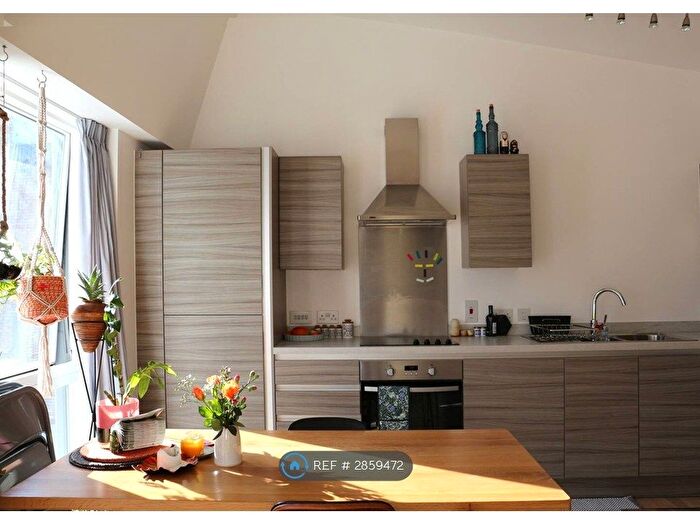 1 Bedroom Flat To Rent In Ruskin Court, London, N19