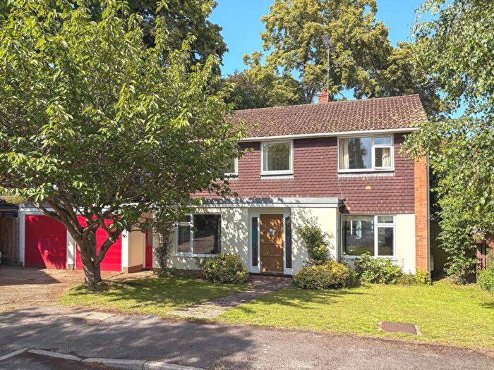 4 Bedroom Detached House For Sale In Red House Drive, Sonning Common, South Oxfordshire, RG4