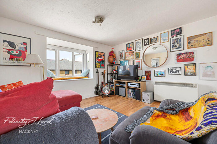 2 Bedroom Flat For Sale In Riverside Close, London, E5