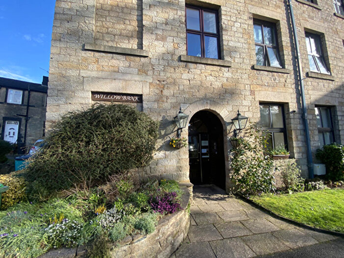 1 Bedroom Apartment To Rent In Village Green, Uppermill, OL3