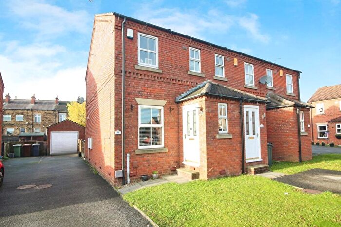 2 Bedroom End Of Terrace House For Sale In Knavesmire, Rothwell, Leeds, LS26