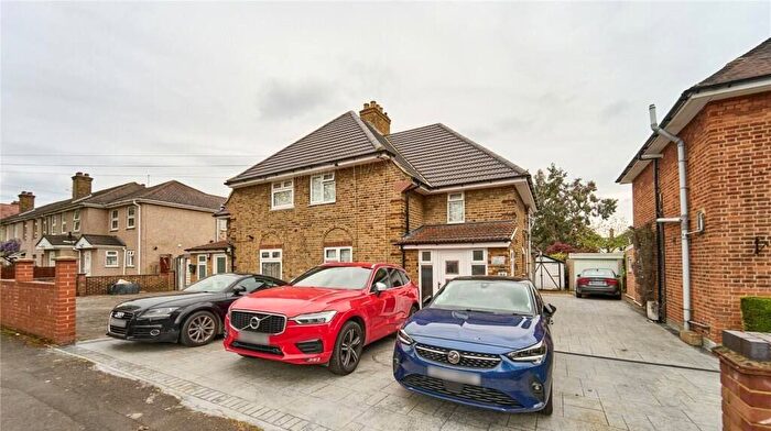 4 Bedroom Semi-Detached House To Rent In Hayes, UB3