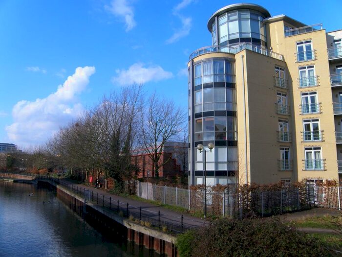 2 Bedroom Apartment To Rent In The Meridian, Kenavon Drive, Reading, RG1