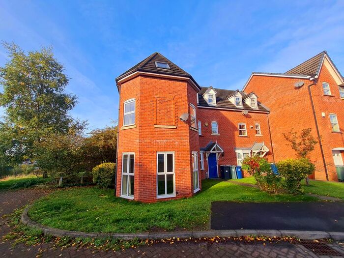 4 Bedroom Town House To Rent In New Bridge Gardens, , Bury, BL9