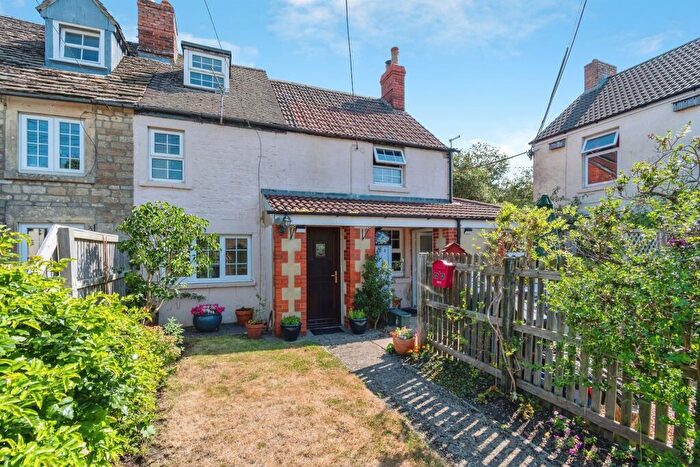 2 Bedroom Character Property For Sale In Wood Lane, Chippenham, SN15