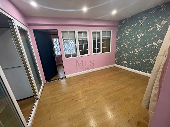 1 Bedroom Studio To Rent In Wren Avenue, Southall, UB2