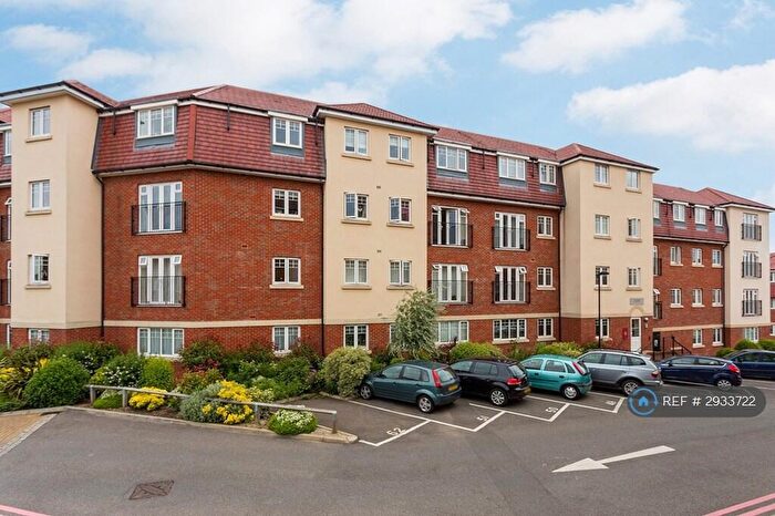 1 Bedroom Flat To Rent In Field House, Morden, SM4