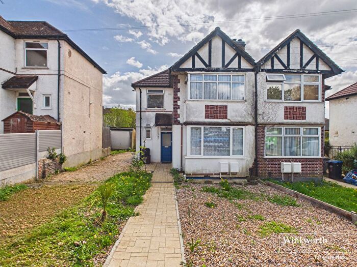 1 Bedroom Maisonette For Sale In Oak Tree Dell, Kingsbury, London, NW9