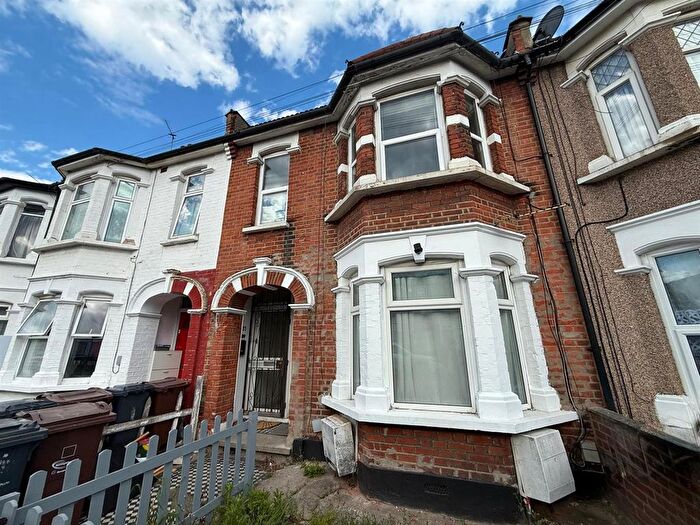2 Bedroom Flat For Sale In Harrow Road, Barking, IG11