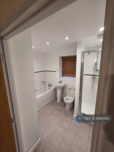 2 Bedroom Flat To Rent In Thornton Hall Close, Northampton, NN2
