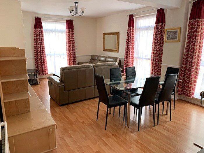 2 Bedroom Flat To Rent In Providence Street, Earlsdon, Coventry, West Midlands, CV5