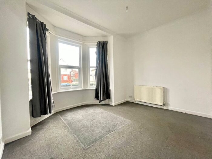 1 Bedroom Flat To Rent In Bitterne Road West, Southampton, SO18