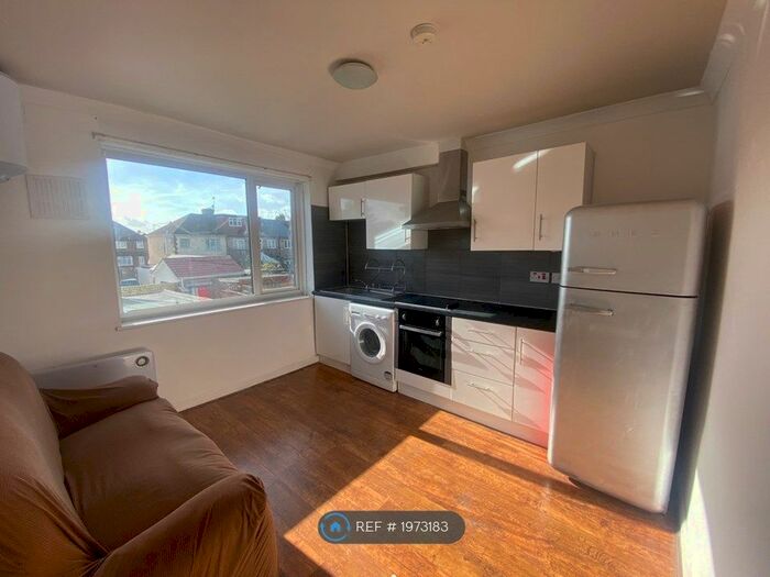 1 Bedroom Flat To Rent In Crow Lane, Romford, RM7