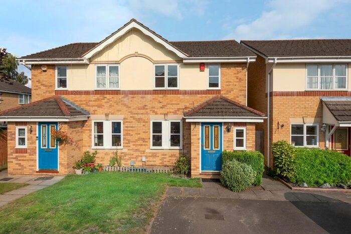 3 Bedroom Semi-Detached House To Rent In Clarendon Gate, Ottershaw, Chertsey, KT16