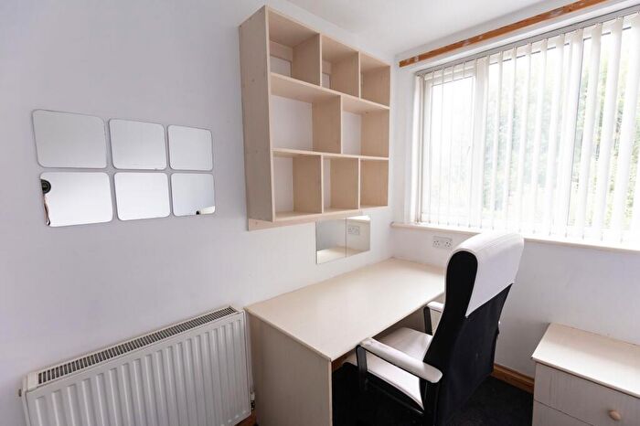 6 Bedroom Flat To Rent In Saint Chad's View, Leeds, LS6