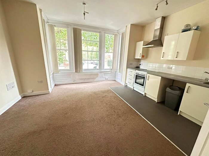 2 Bedroom Flat To Rent In Ednam Road, Dudley, DY1