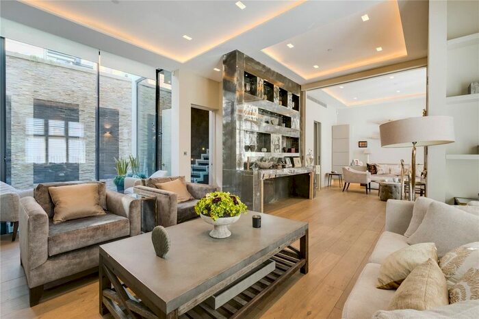 2 Bedroom Flat To Rent In Ennismore Gardens Mews, London, SW7