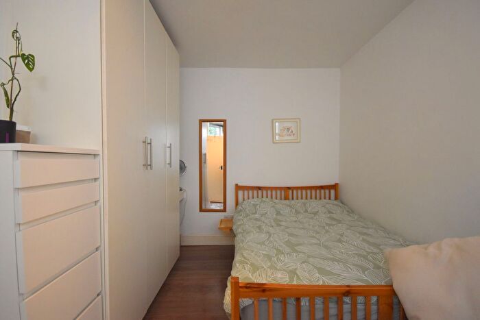 Studio To Rent In Rosendale Road, London, SE24
