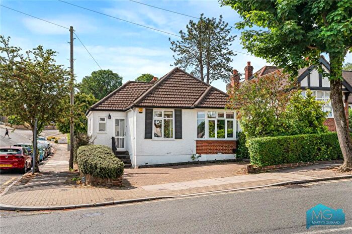 3 Bedroom Bungalow For Sale In Meadway, Barnet, EN5