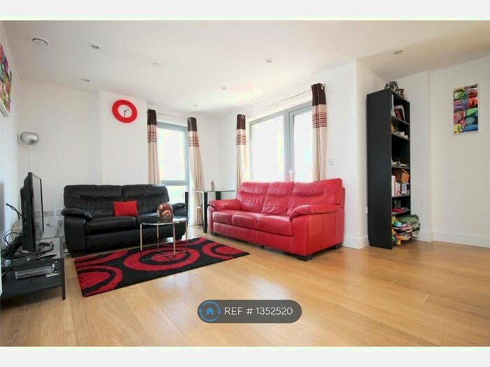 2 Bedroom Flat To Rent In Luxury With Gym And Concierge, London, E1