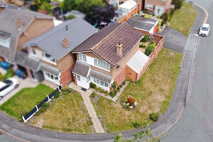 3 Bedroom Detached House For Sale In Windsor Close, Chase Terrace, Burntwood, WS7