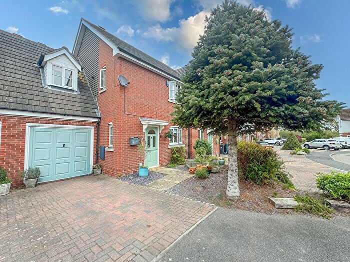 3 Bedroom Semi Detached House For Sale In Victory Lane, Rochford, SS4