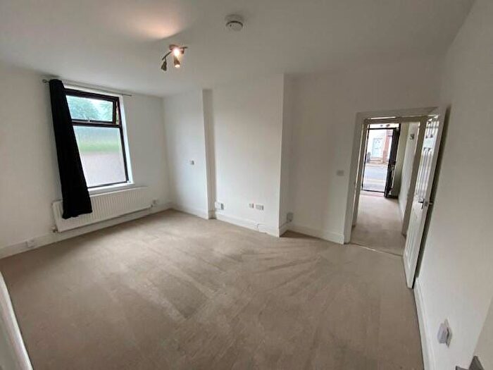 1 Bedroom Flat To Rent In Tixall Road, Littleworth, Stafford, ST16