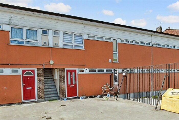 1 Bedroom Flat For Sale In Britton Street, Gillingham, Kent, ME7