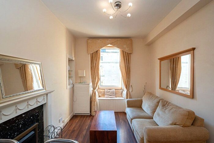 1 Bedroom Flat To Rent In Wardlaw Place, Edinburgh, EH11