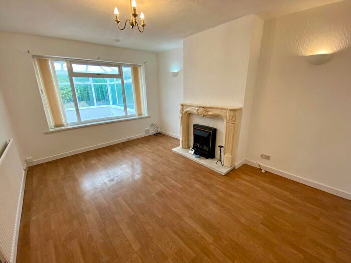 2 Bedroom Bungalow For Sale In Kingsdale Drive, Bradford, BD2