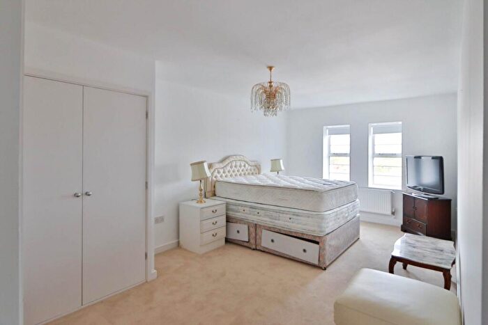 2 Bedroom Flat To Rent In Brabham Court, Worcester Park, KT4