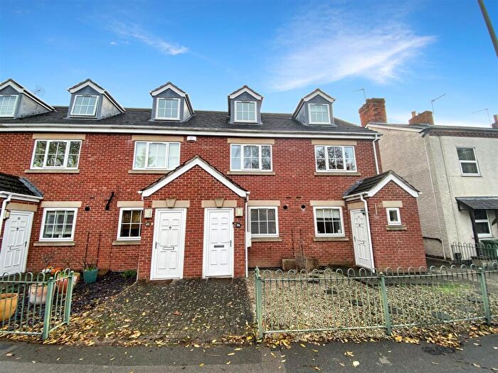 3 Bedroom Town House For Sale In Leicester Road, Countesthorpe, Leicester, LE8