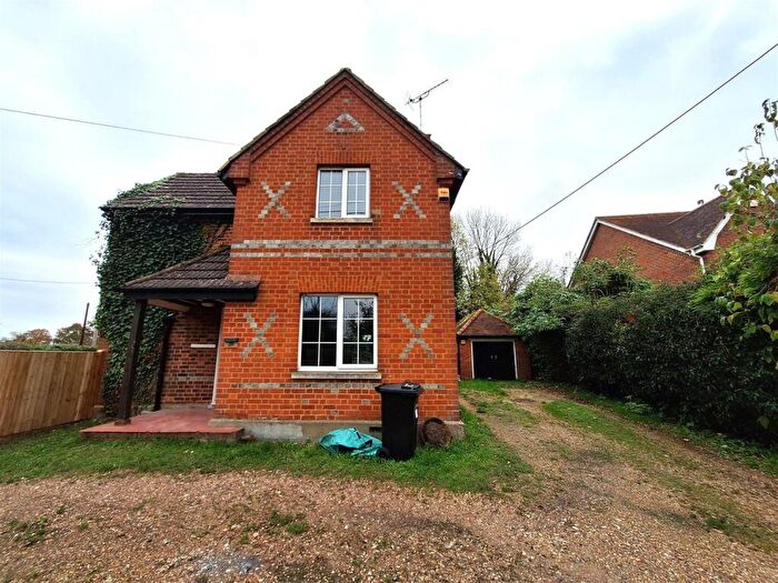3 Bedroom Detached House To Rent In Keepers Cottage, RG2