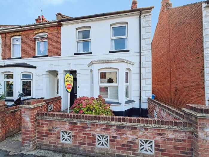 3 Bedroom End Of Terrace House For Sale In St. Michaels Road, Aldershot, Hampshire, GU12