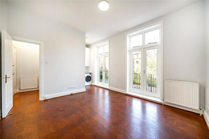 Flat To Rent In Denning Road, Hampstead, NW3