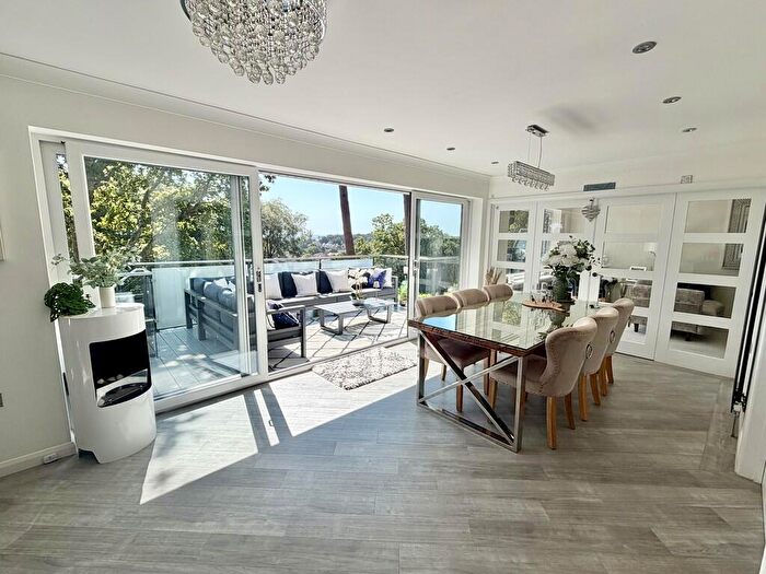 4 Bedroom Detached House For Sale In Widworthy Drive, Broadstone, BH18 - Photo 3
