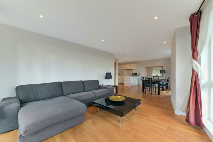 3 Bedroom Flat To Rent In Seven Sea Gardens, Bow, London, E3