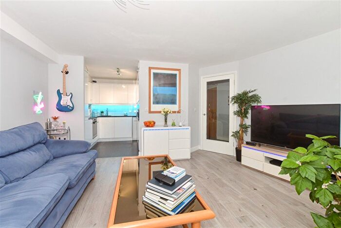 2 Bedroom Flat For Sale In Commonwealth Drive, Three Bridges, Crawley, West Sussex, RH10