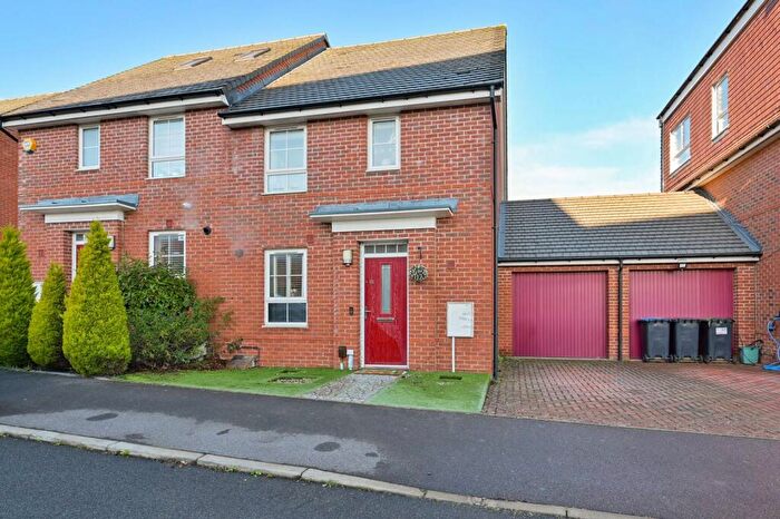 3 Bedroom Semi Detached House For Sale In Woodwhite Way, Hemel Hempstead, HP2