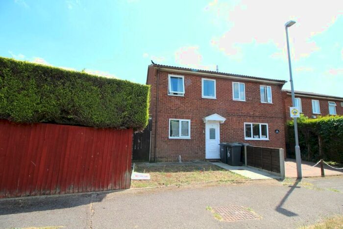 2 Bedroom End Of Terrace House To Rent In Branton Close, Luton, Bedfordshire, LU2