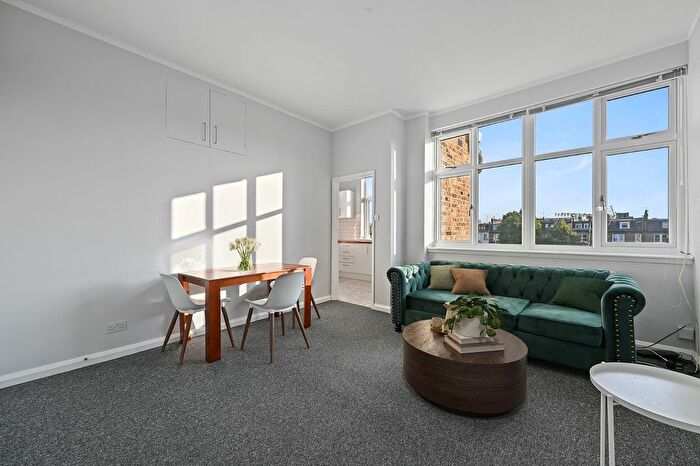 2 Bedroom Flat To Rent In Elsham Road, London, W14