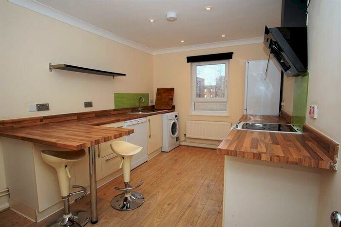 3 Bedroom Apartment To Rent In St Nicholas Court, Gloucester, GL1
