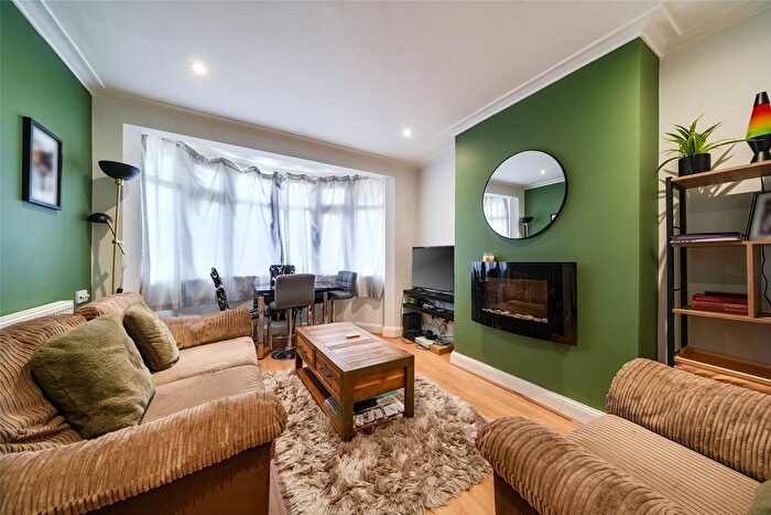 2 Bedroom Flat For Sale In Doreen Avenue, London, NW9