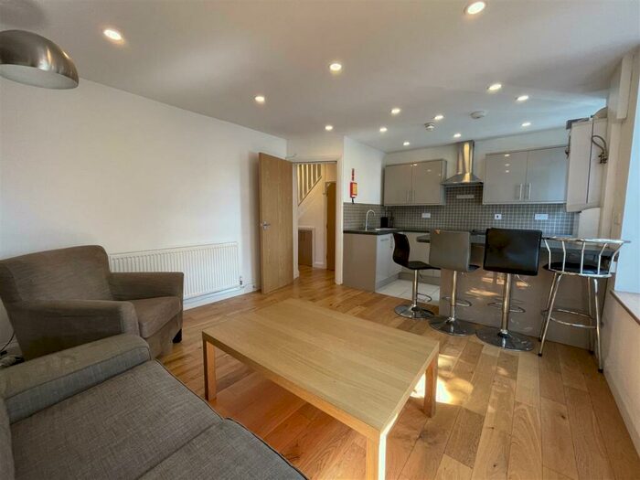 3 Bedroom Apartment To Rent In Richmond Road, Cardiff, CF24