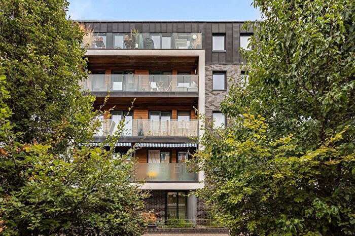 2 Bedroom Flat For Sale In Dalston Lane, London, E8