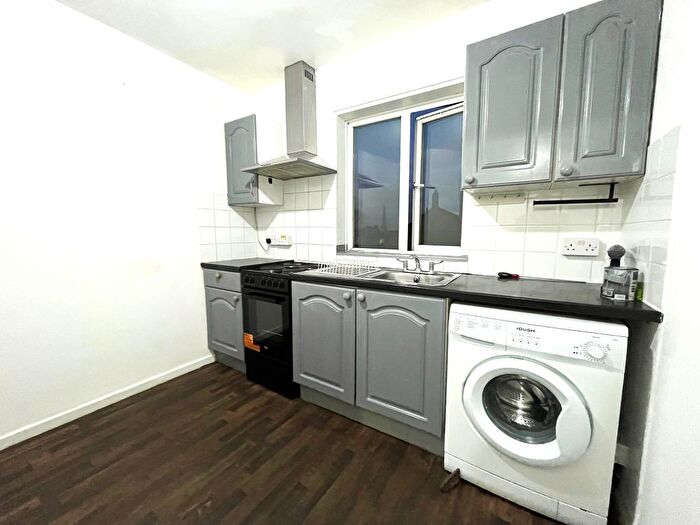 1 Bedroom Flat To Rent In High Trees, Brixton, London, SW2
