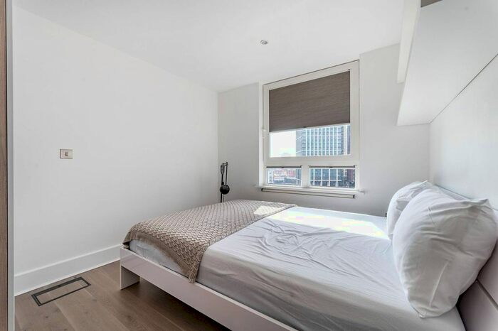 2 Bedroom Flat To Rent In St George Wharf, Clapham, London, SW8