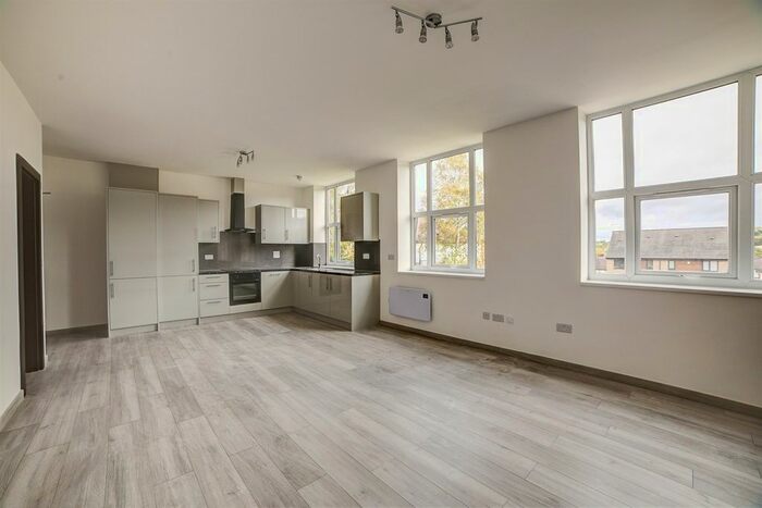 1 Bedroom Flat To Rent In Ravenscliffe Avenue, Idle, Bradford BD10