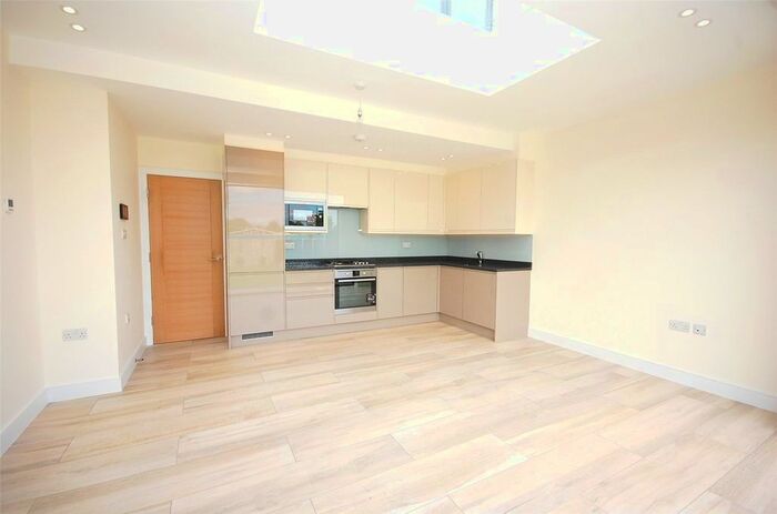 3 Bedroom Flat To Rent In Clarendon Road, Borehamwood, Hertfordshire, WD6