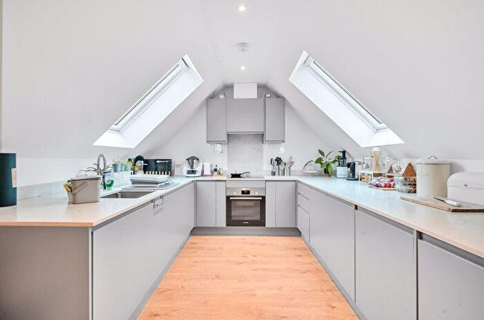 3 Bedroom Flat To Rent In Selcroft Road, Purley, CR8